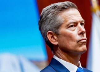 Глава NASA щойно зірвав плани агентства висадитися на Місяць.