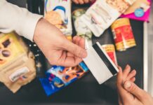 Розумна економія: 4 речі, які варто виключити зі списку покупок, щоб полегшити тягар тарифних витрат