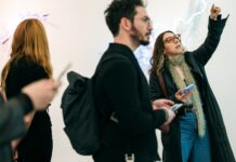 O mundo da arte no seu bolso: 5 aplicativos para navegar nas galerias