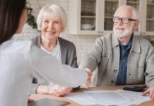 Справжня вартість виховання онуків в Америці: 4000 доларів на рік