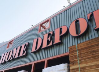 Decoding Home Depot’s Insider Selling: Should Investors Be Concerned?