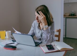 Emeryci wymienili 3 błędy finansowe, których nie są gotowi powtórzyć